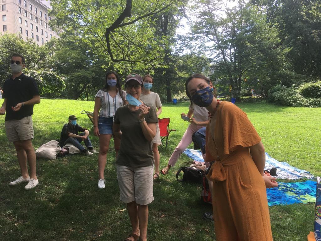 Picknick im Central Park, um die Freundschaft mit den Obdachlosen zu stärken